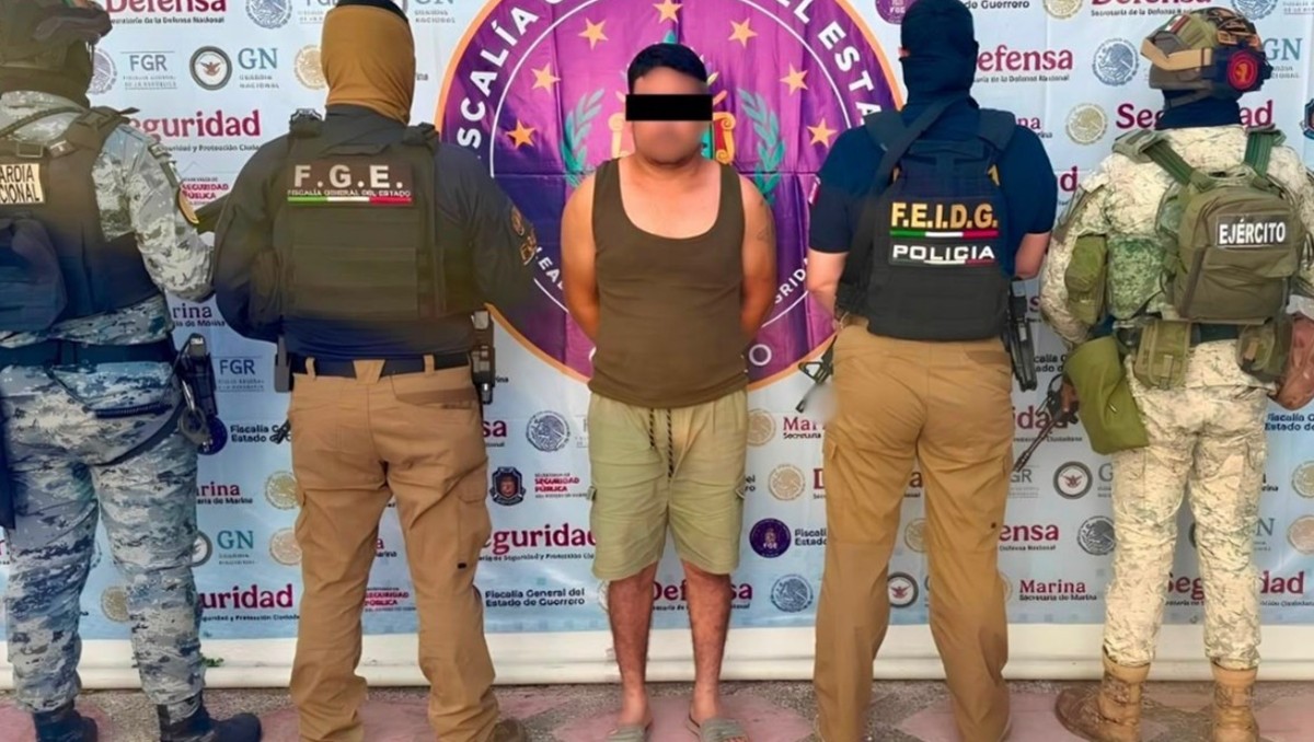 Fue detenido Mario 'N', excomisario municipal de Tlayolapa, Guerrero, e integrante de Los Ardillos. | Foto: Defensa