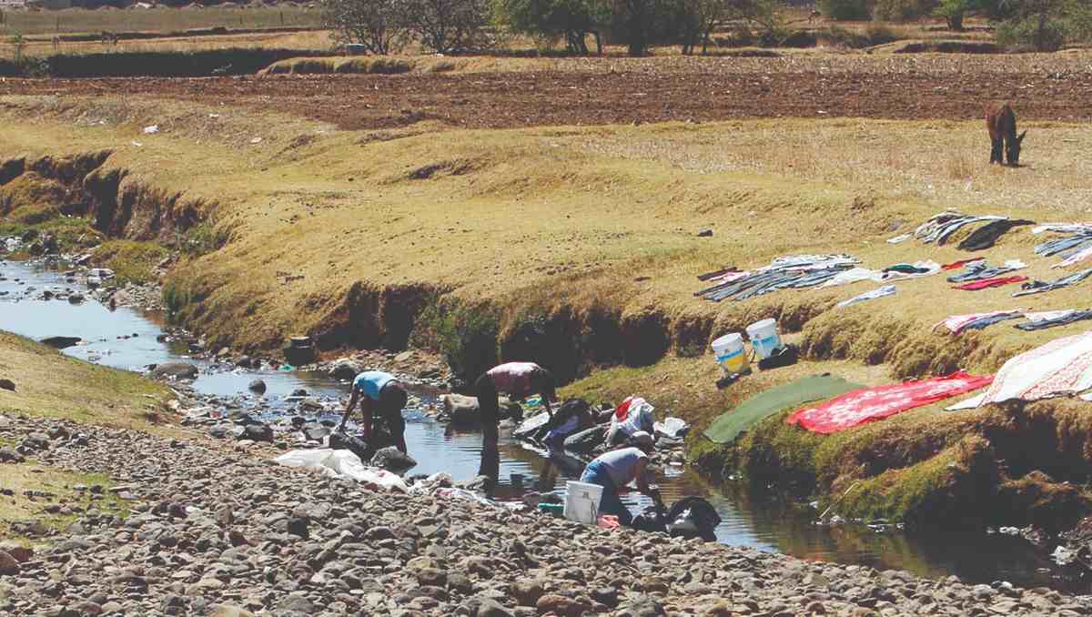 El Edomex ocupa el octavo lugar nacional con menor acceso diario al agua y al saneamiento básico. | Foto: Iván Carmona