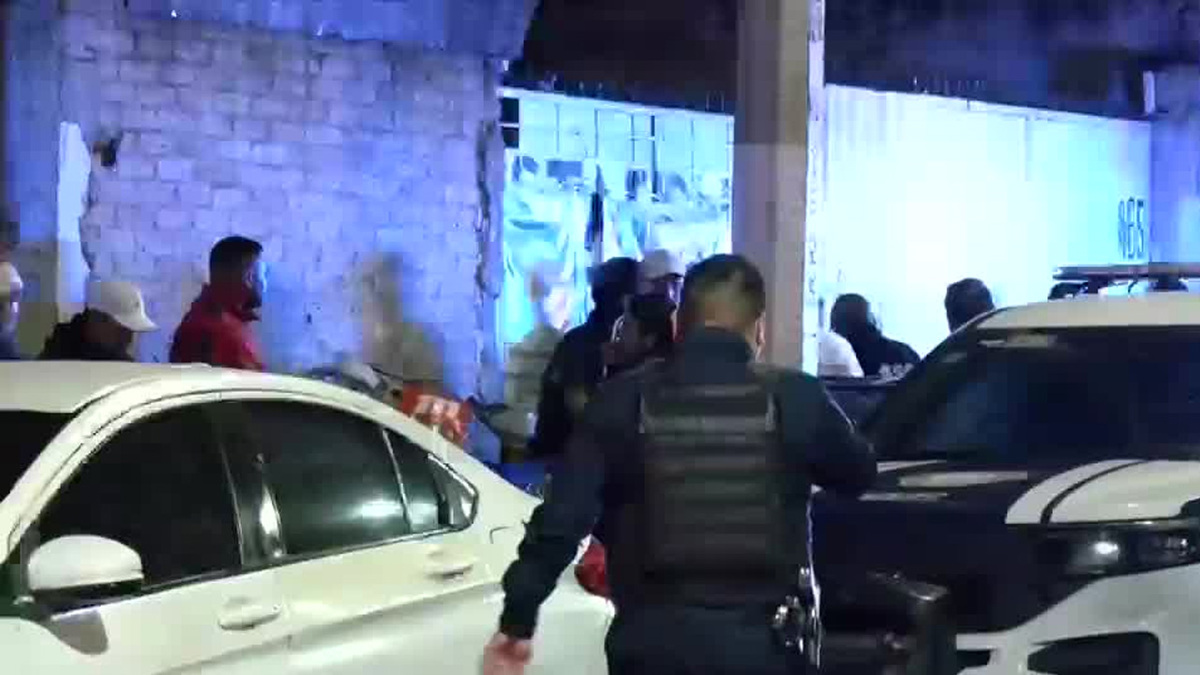Un hombre de entre 30 y 35 años fue asesinado a balazos dentro de un estacionamiento en la colonia América, alcaldía Miguel Hidalgo.