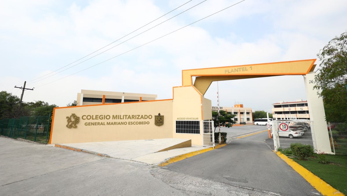 Aclararon que la prohibición abarca únicamente a escuelas de educación básica, por lo que el mandato no aplica para sus alumnos. Jorge López