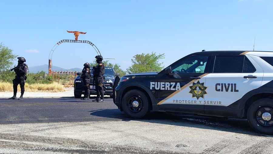 Elementos de Fuerza Civil desplegaron un operativo cerca del entronque que conduce hacia la cabecera municipal de Los Ramones. | Agustín Martínez