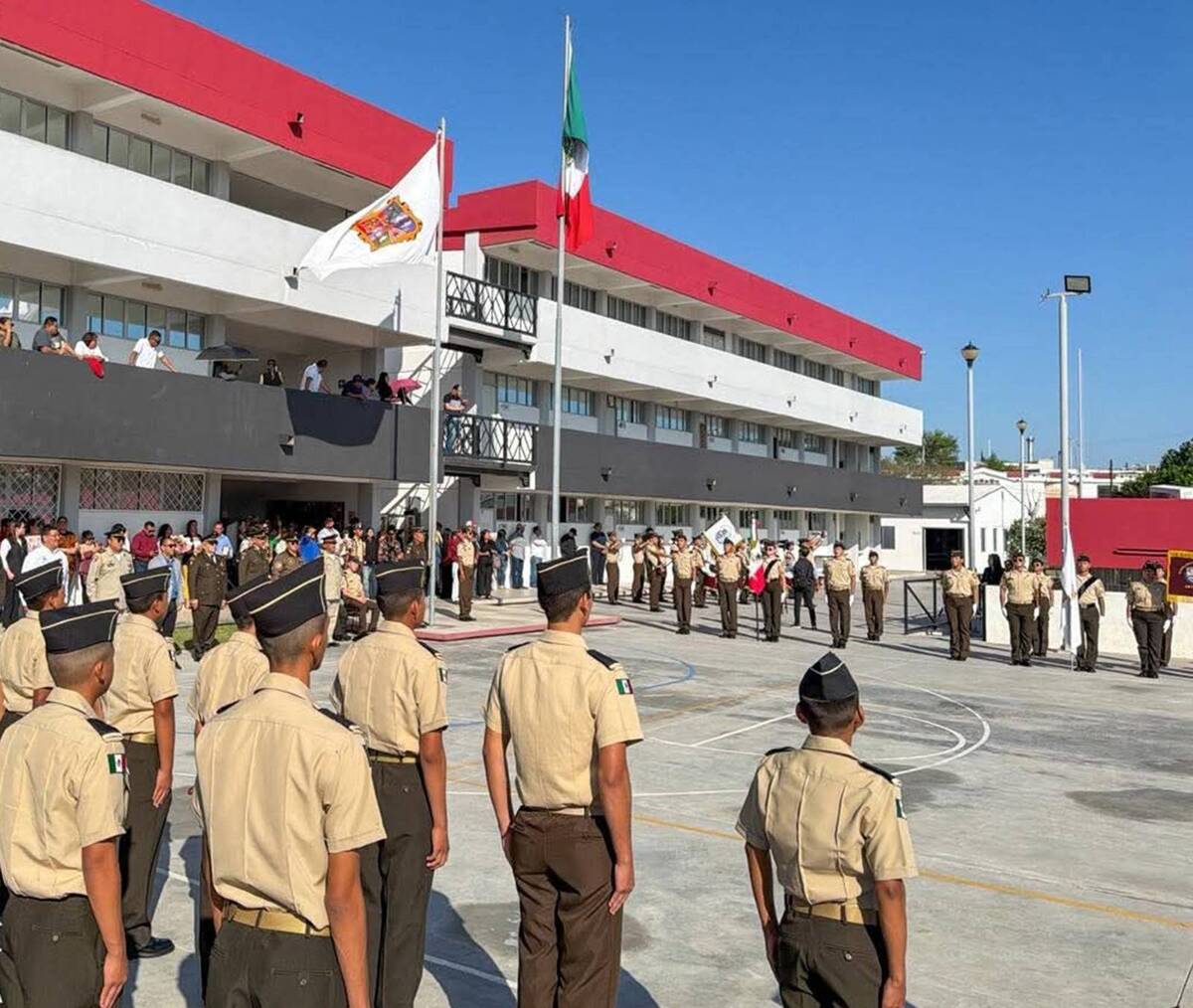 Escuelas militarizadas en México operaban en un vacío legal, revela la SEP. | Foto: Especial