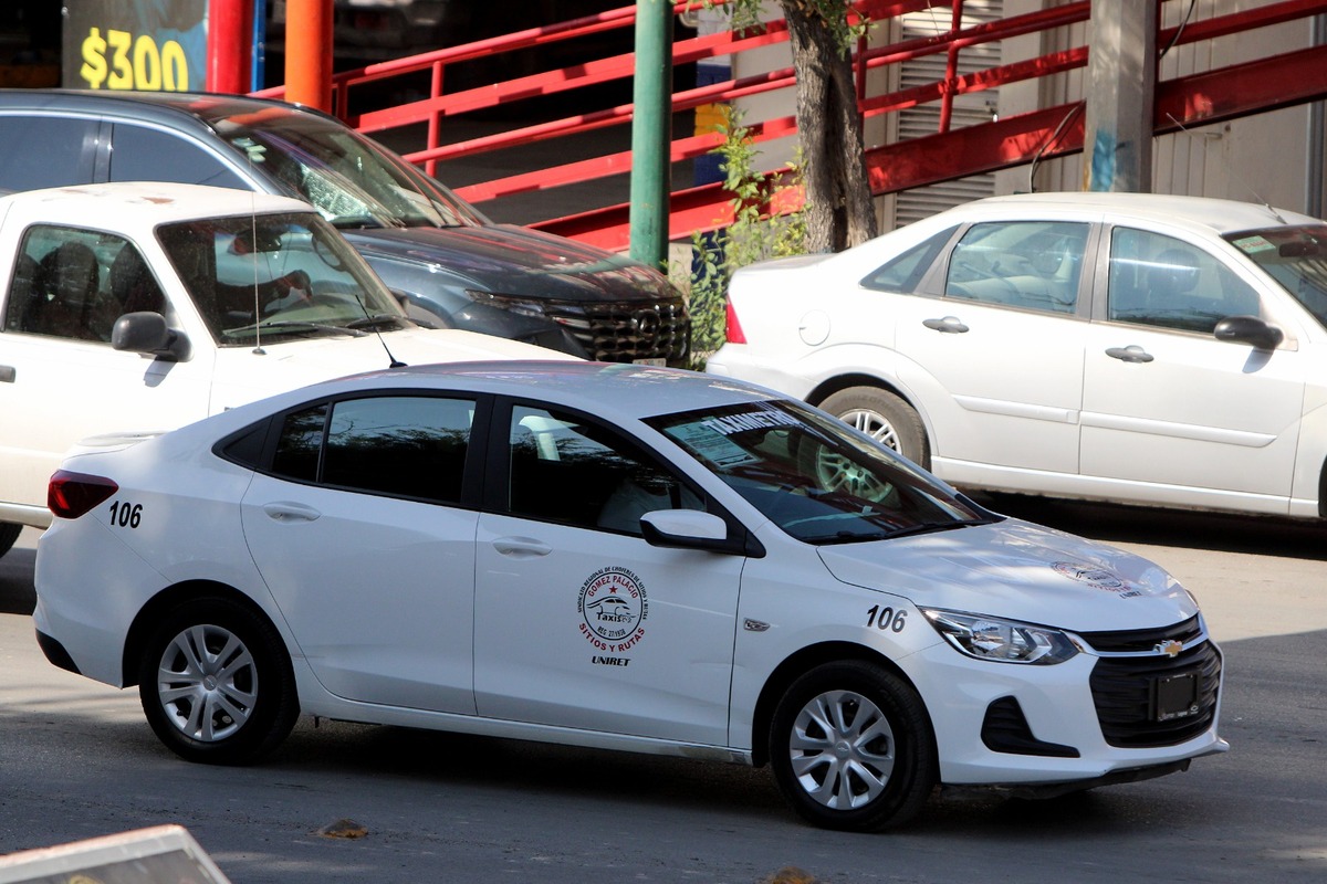 En Gómez Palacio, taxistas aclaran confusión de acuerdos metropolitanos. | Rolando Riestra.