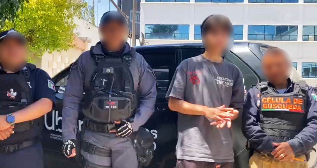 El hombre fue localizado al interior de su vehículo en la colonia Poza Honda, en el municipio de Naucalpan.  | Foto: Especial
