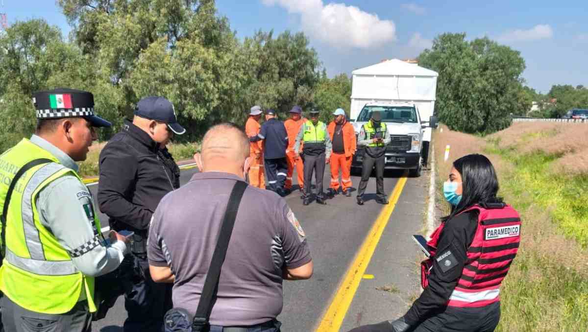Un joven de aproximadamente 16 años perdió la vida al ser atropellado en el kilómetro 14+500 de la Ecatepec-Pirámides. | Foto: Especial