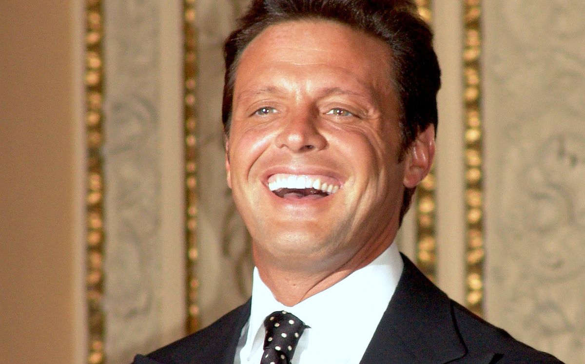 Luis Miguel reaparece en campaña de 'Coca-Cola' tras meses de ausencia y rumores de problemas de salud; así luce actualmente