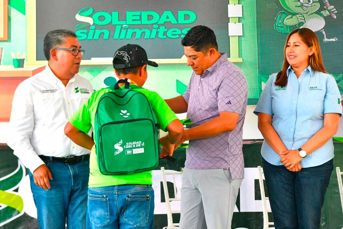 Ricardo Gallardo inicia entrega de apoyos escolares para 350 mil alumnos en SLP. | Especial