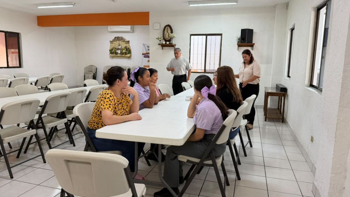 Buscan que ninguna adolescente deje sus estudios por motivos económicos o de distancia. Ángel Mercado