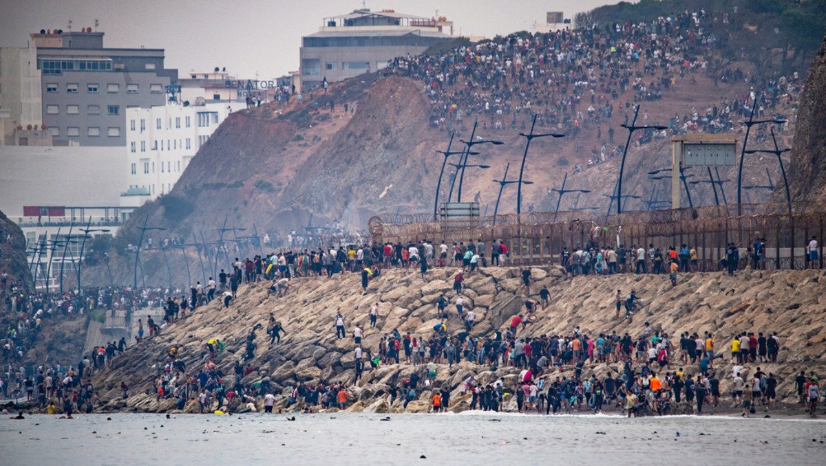 Entre 50 mil y 60 mil extranjeros ingresaron al territorio, desatando una crisis humanitaria | Foto: AP
