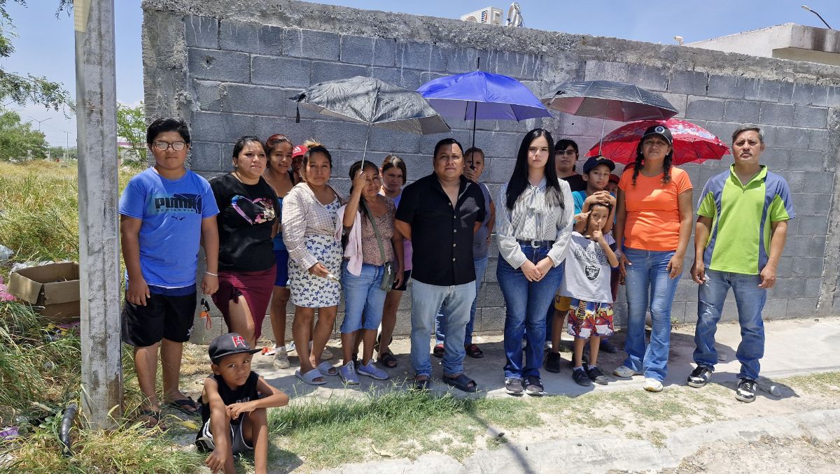 Los vecinos afectados exigen una solución a AyD de Monterrey. | Orlando Maldonado
