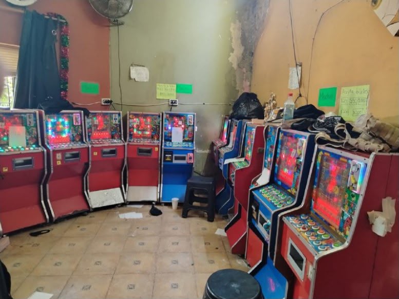 Aseguraron 33 máquinas tragamonedas. (Cortesía Policía de Guadalajara)