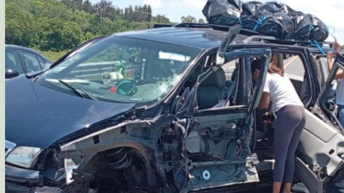 El choque ocurrió cuando uno de los automóviles invadió el carril de circulación contraria. | Redes Sociales