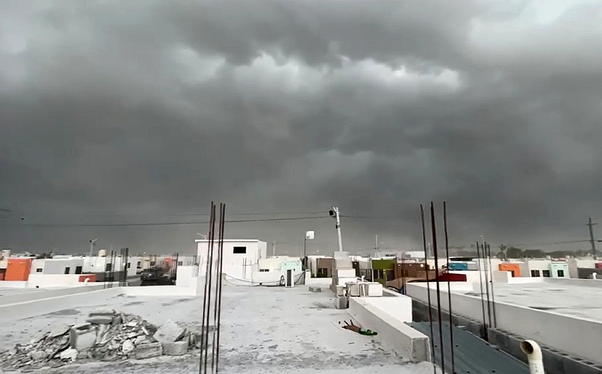 Densas nubes negras aparecieron sobre Reynosa previo al impacto de lluvias torrenciales y fuertes | Via Fb: Alertas Climatologicas