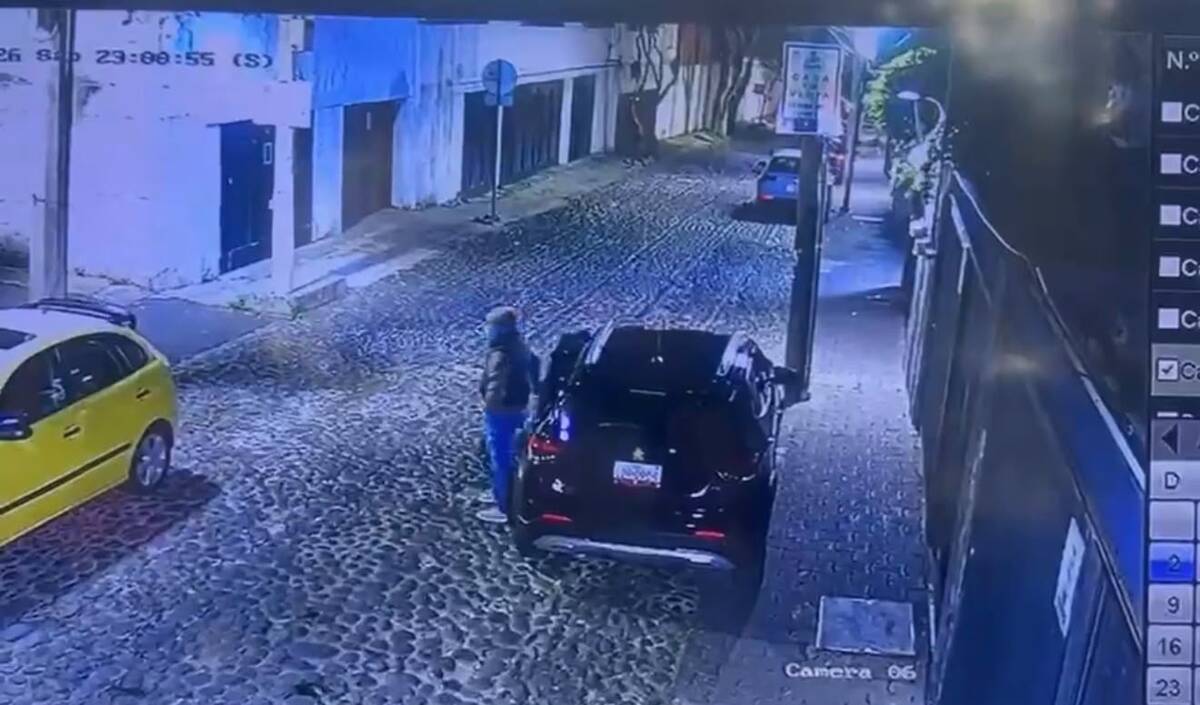 Eran al menos dos personas las que intentaron entrar a la casa para robarla.