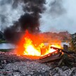 La quema de cable para recuperar cobre provocó un incendio en un predio de la colonia El Llano, en Ciudad Madero; el humo fue visible a distancia.