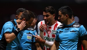 Entérate por qué Julián Carranza fue expulsado al medio tiempo del Toluca vs Necaxa.