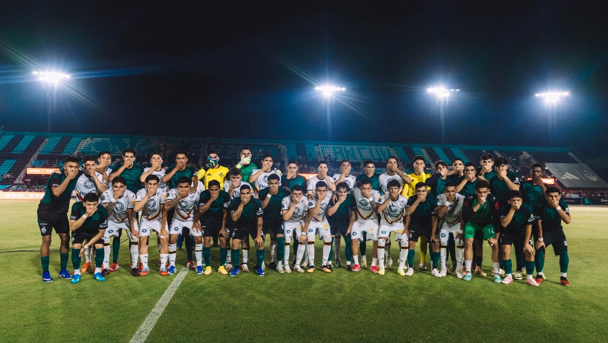 Leones Negros y Cancún protestan previo a su partido por la desaparición del ascenso en México (X: @LeonesNegrosCF)