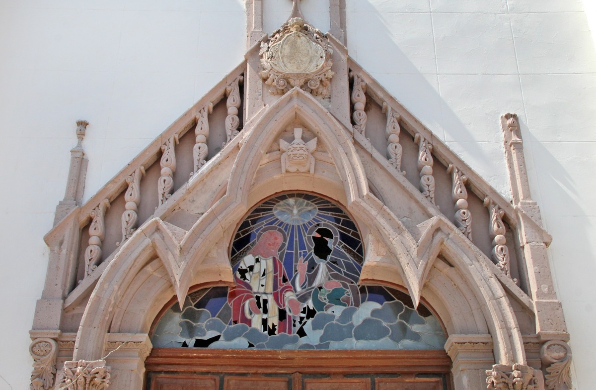 Lerdo sigue restauración parroquia del Sagrado Corazón tras granizada.| Roberto Amaya.
