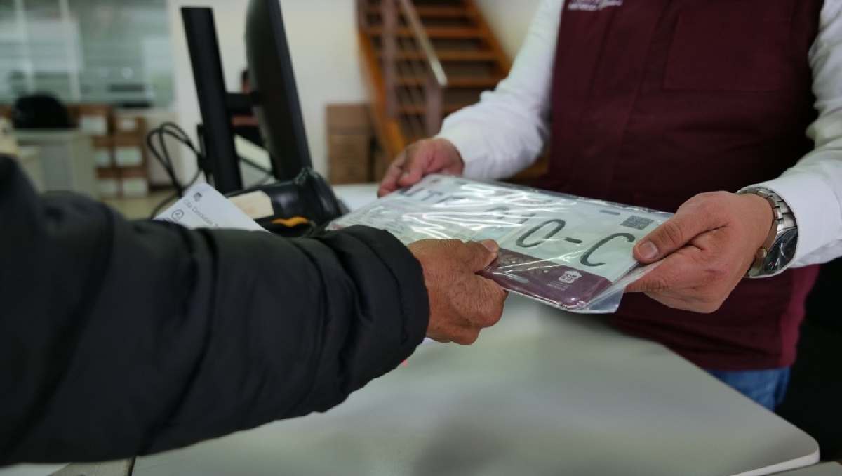 Los propietarios de autos pueden acceder a los beneficios por reemplacamiento cada 5 años. | Foto: RRSS de la Secretaría de Finanzas