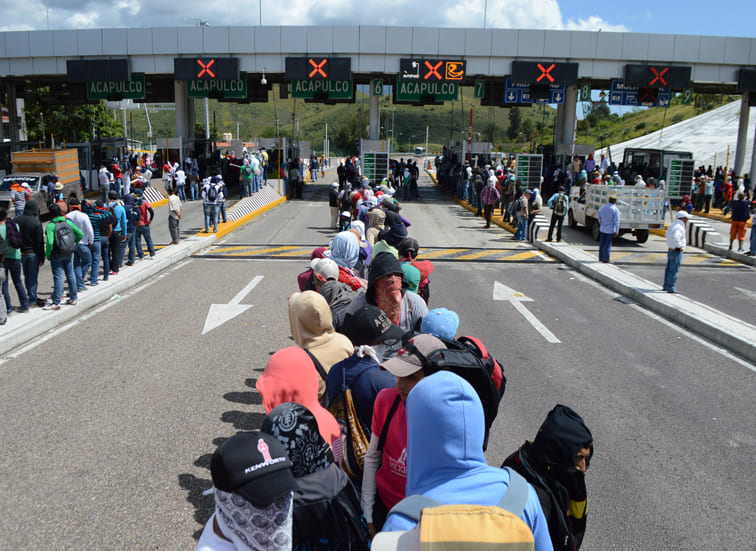En toda la red de Capufe, cinco plazas de cobro concentran el 38.5 por ciento de los eventos de toma de casetas. | Foto: EFE