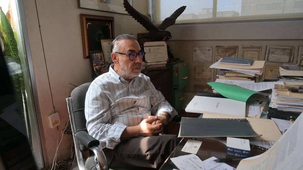 Víctor Clark Alfaro resguarda las copias del expediente entregado a las autoridades federales en 1993. | Said Betanzos