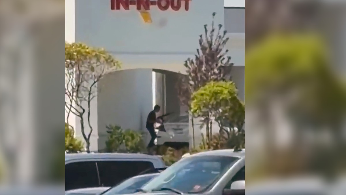 Agresor en un tiroteo en un restaurante In-N-Out Burger. | AP