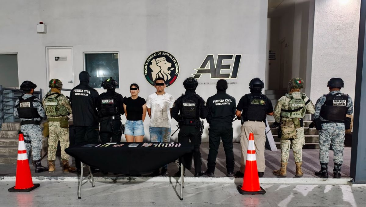 La captura de la pareja se efectuó en el cruce de las avenidas Pino Suárez y Constitución. | Especial