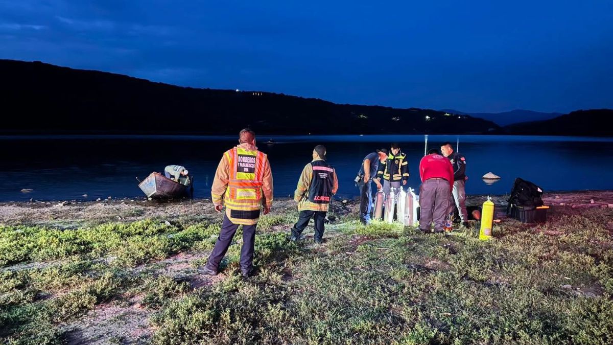 Las maniobras de localización fueron asumidas por la unidad especializada de buzos del cuerpo de Bomberos de San Miguel de Allende. | Redes Sociales