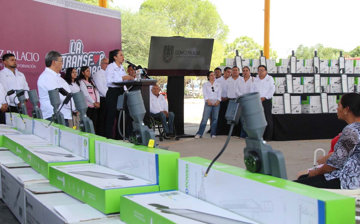 Programa de alumbrado público en Gómez Palacio. | Foto: Roberto Amaya