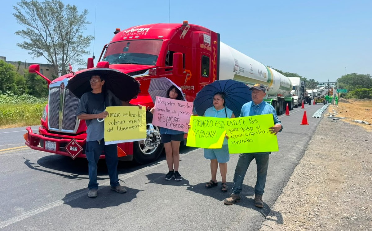 Protestan y bloquean libramiento Ponientre en Tampico. | Alberto Cano