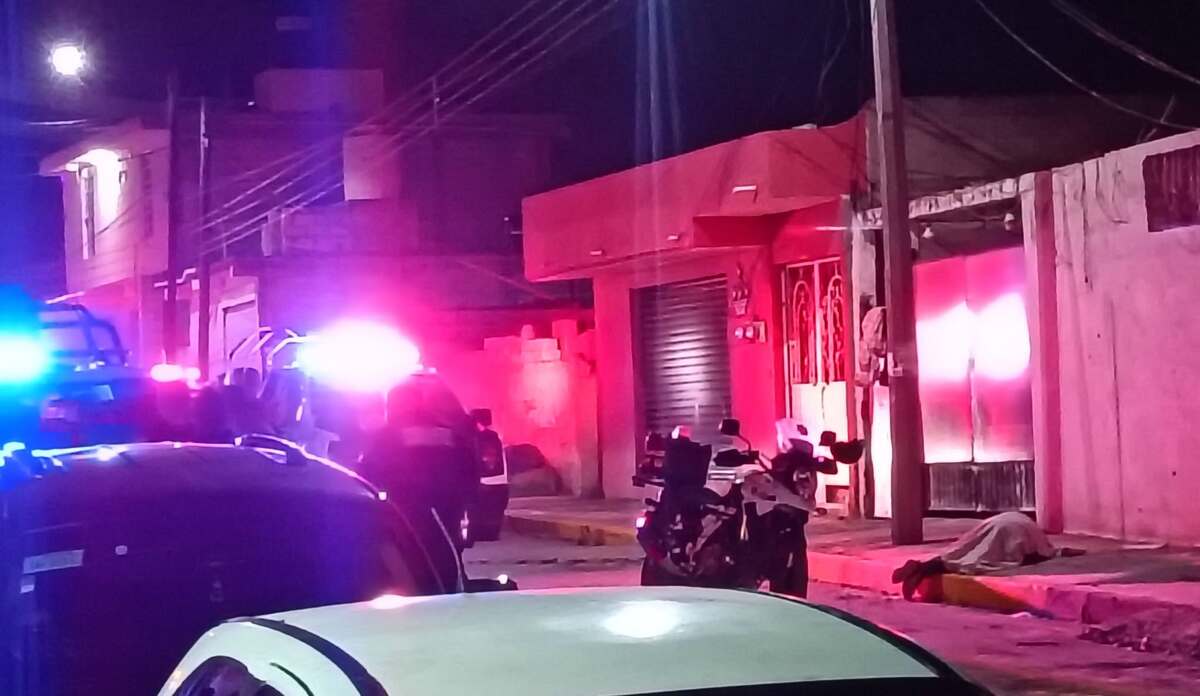 De acuerdo con los reportes, vecinos alertaron a los servicios de emergencia luego de escuchar varias detonaciones. (Cortesía)
