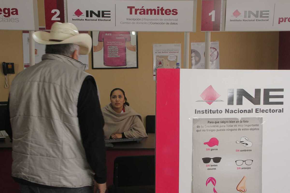 El trámite ya puede realizarse para reposiciones y renovaciones en los módulos del INE.| Archivo MILENIO.