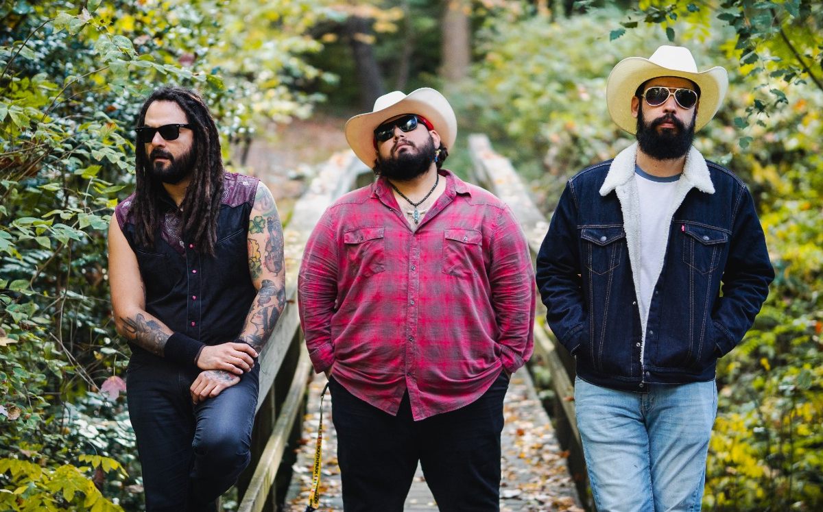 El trío musical visitará la capital mexicana para presentar su nueva producción discográfica.
