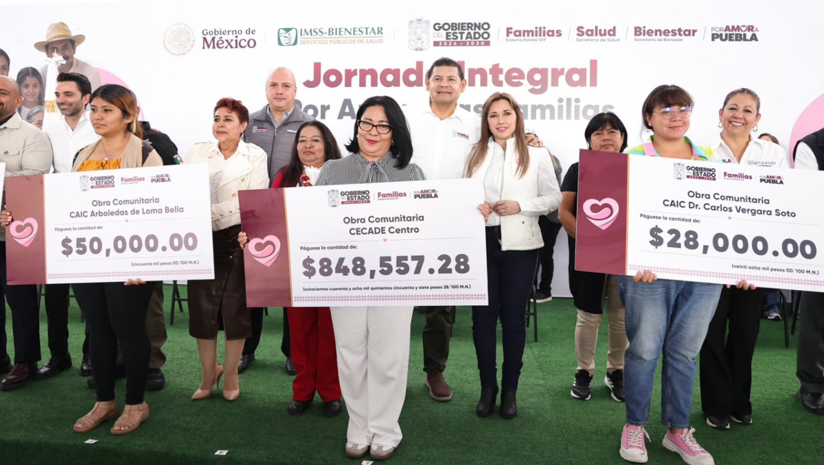 Armenta entrega medio millón de pesos para renovación CAIC's en Puebla | Gobierno de Puebla