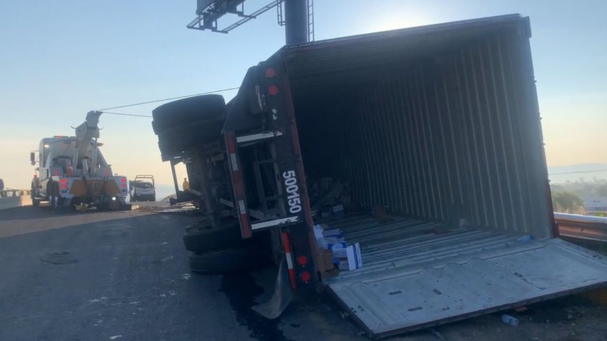Puerto Interior León Silao: Accidente camión bebidas energéticas
