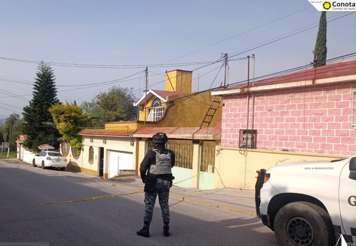 Los detenidos, las dos armas y la granada quedaron a disposición del Ministerio Público Federal con sede en Tula de Allende. (Cortesía)