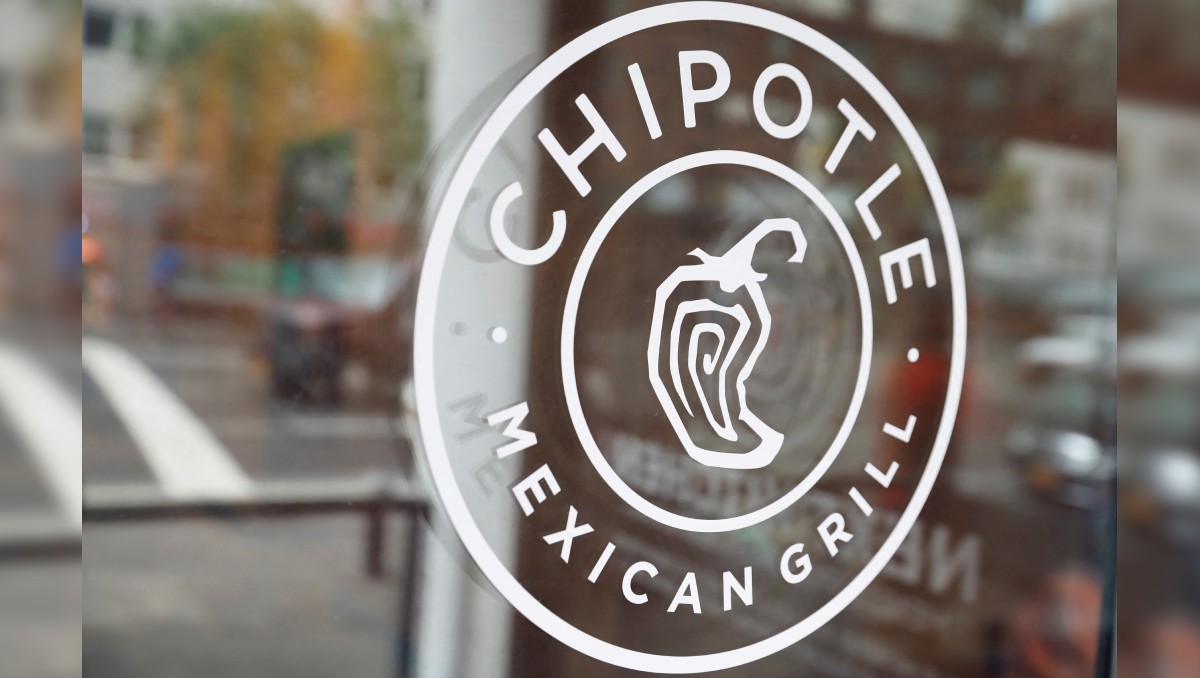 La empresa Chipotle afirmó que comenzó a rastrear los ingredientes a través de su cadena de suministro. | Foto: Reuters