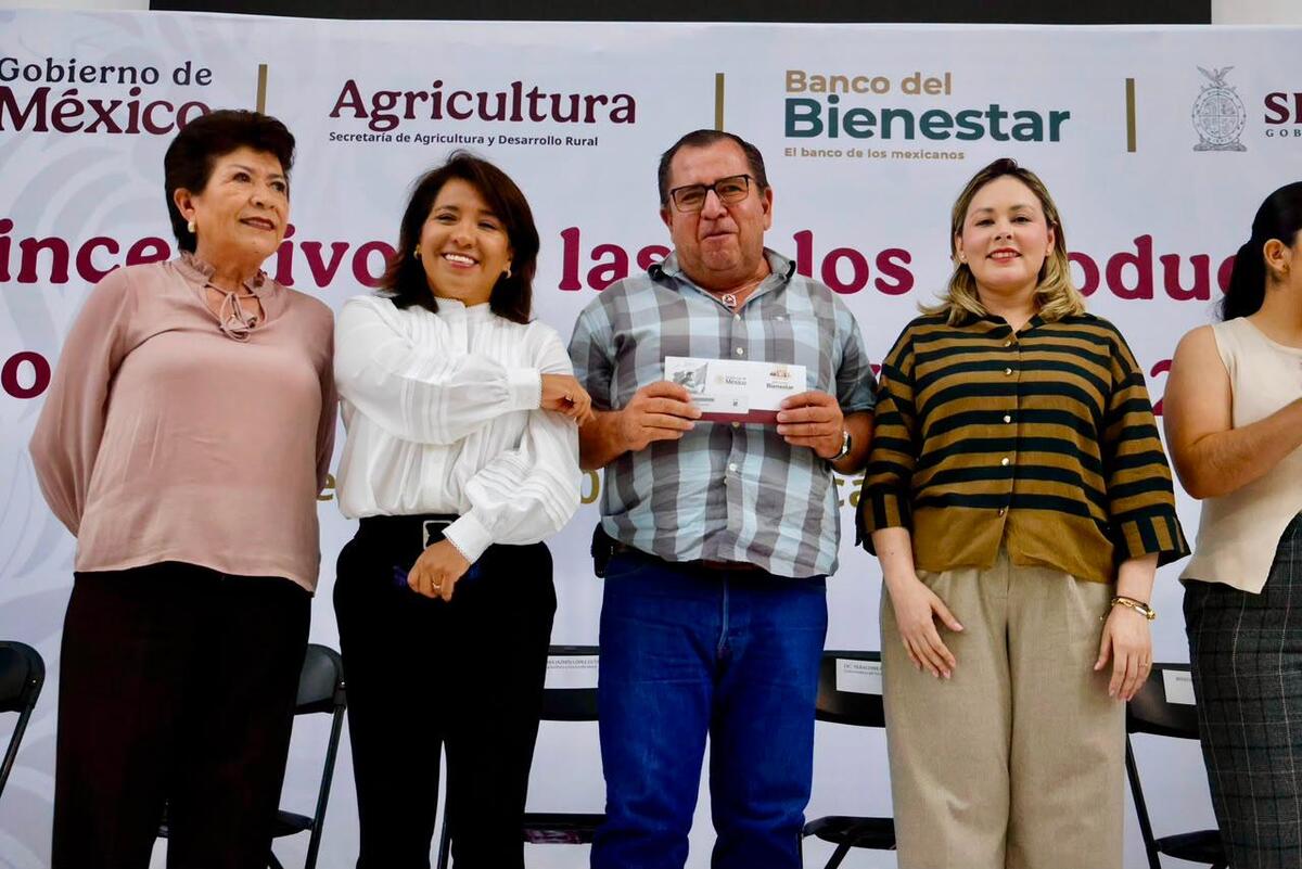 La entrega de las Tarjetas del Bienestar se realizó a 580 productores. | Foto: Especial