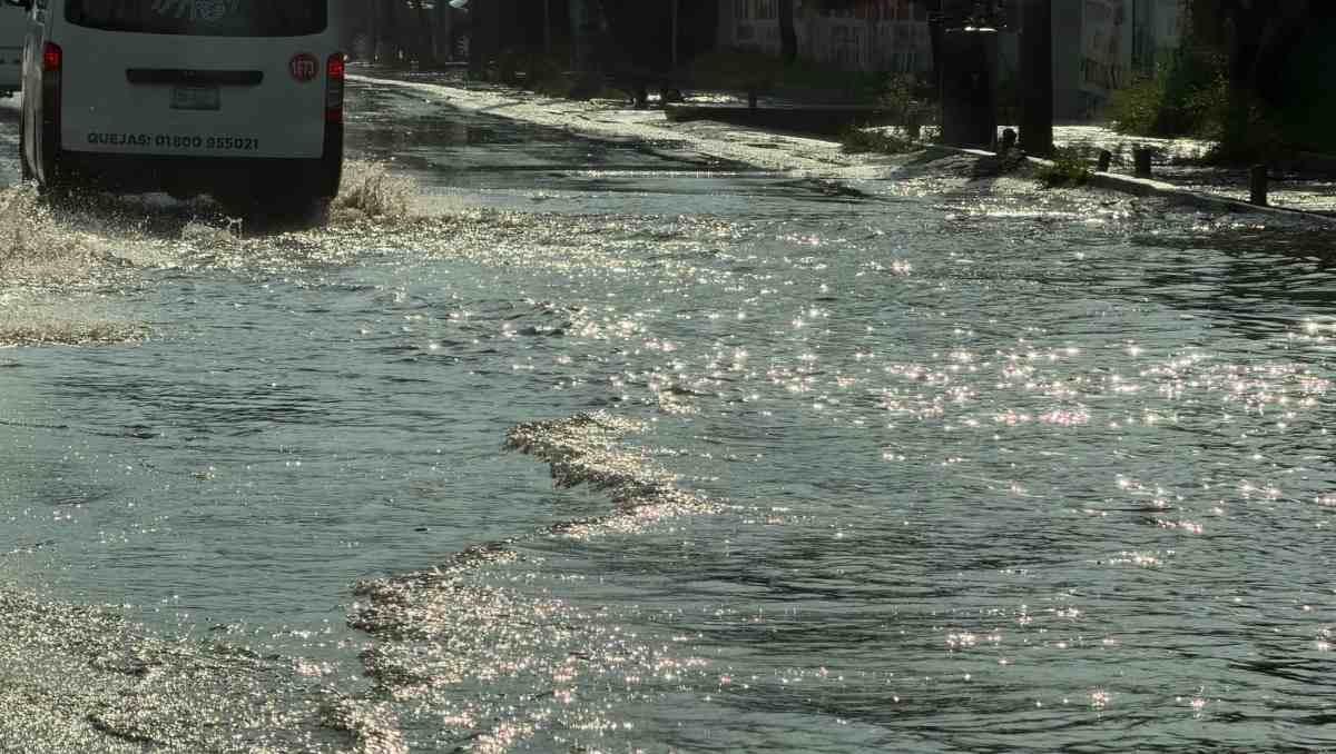 Lluvia y granizo causaron encharcamientos, tráfico y afectaciones en la México-Texcoco y Los Reyes La Paz. | Foto: Zuleyma García