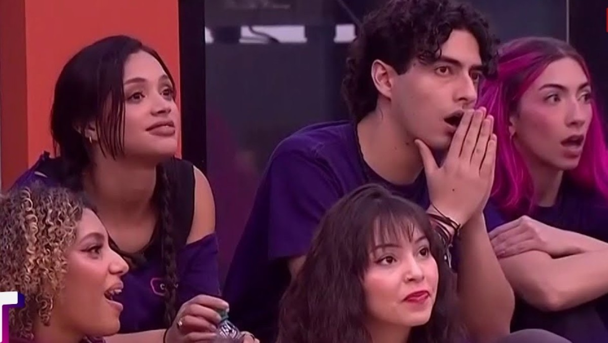 Los alumnos al ser informados del próximo fin del reality. | Captura