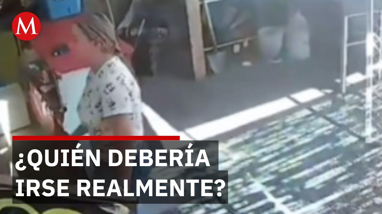 Policía ordena a hombre golpeado abandonar su casa mientras agresor permanece en el domicilio