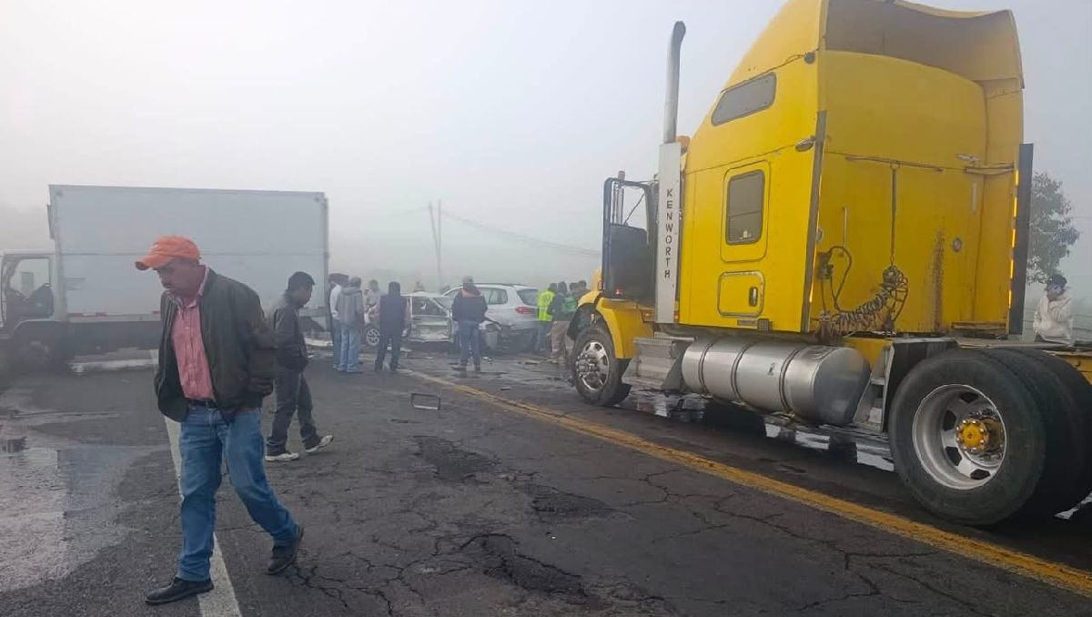Reportan afectaciones a la circulación en la Toluca-Zitácuaro por accidente. | Foto: Especial