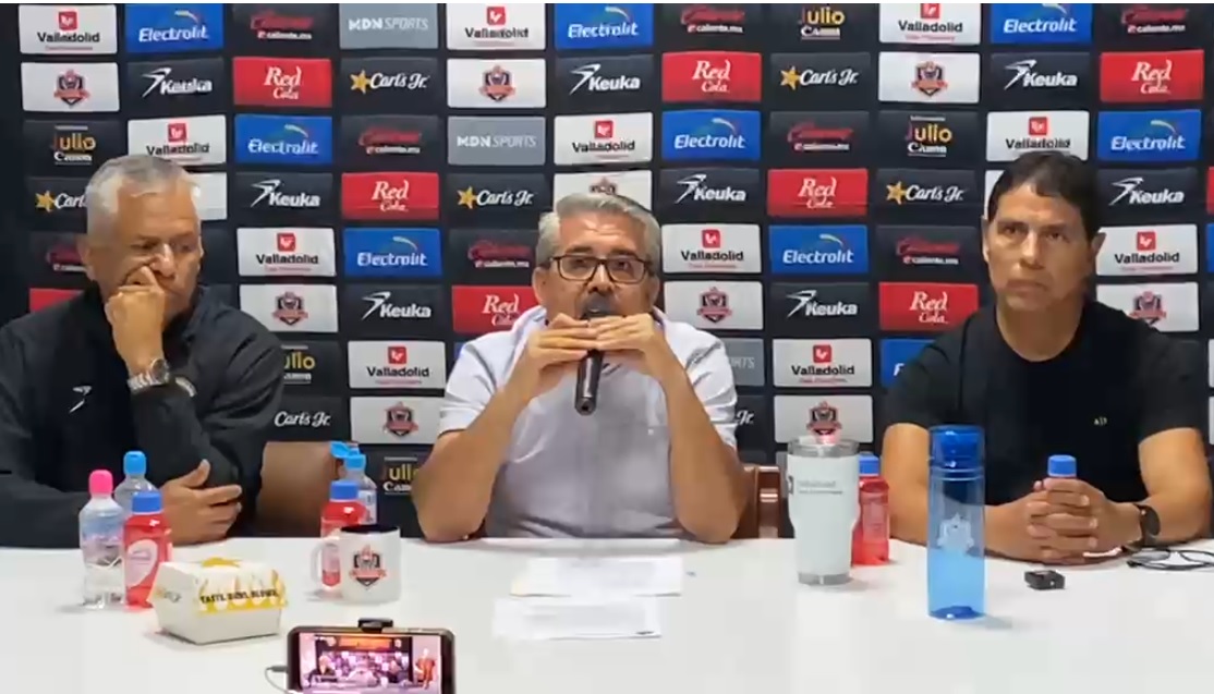 Rueda de prensa con la directiva de Leones Negros. (Alonso González)