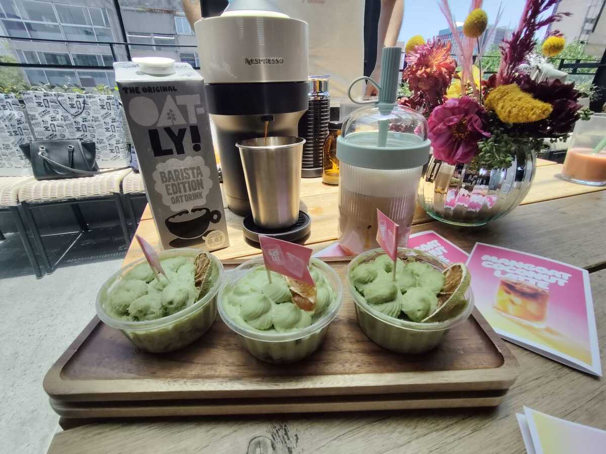 Para la versión de mango y coco se propuso un pastel de pistache  para el maridaje / Adriana Jiménez