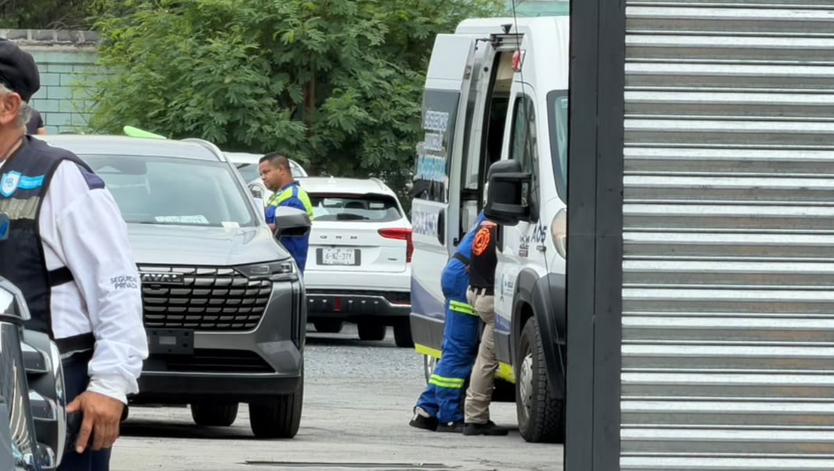 El accidente se registró en una agencia de autos ubicada en la avenida Universidad. | Fernanda Pérez