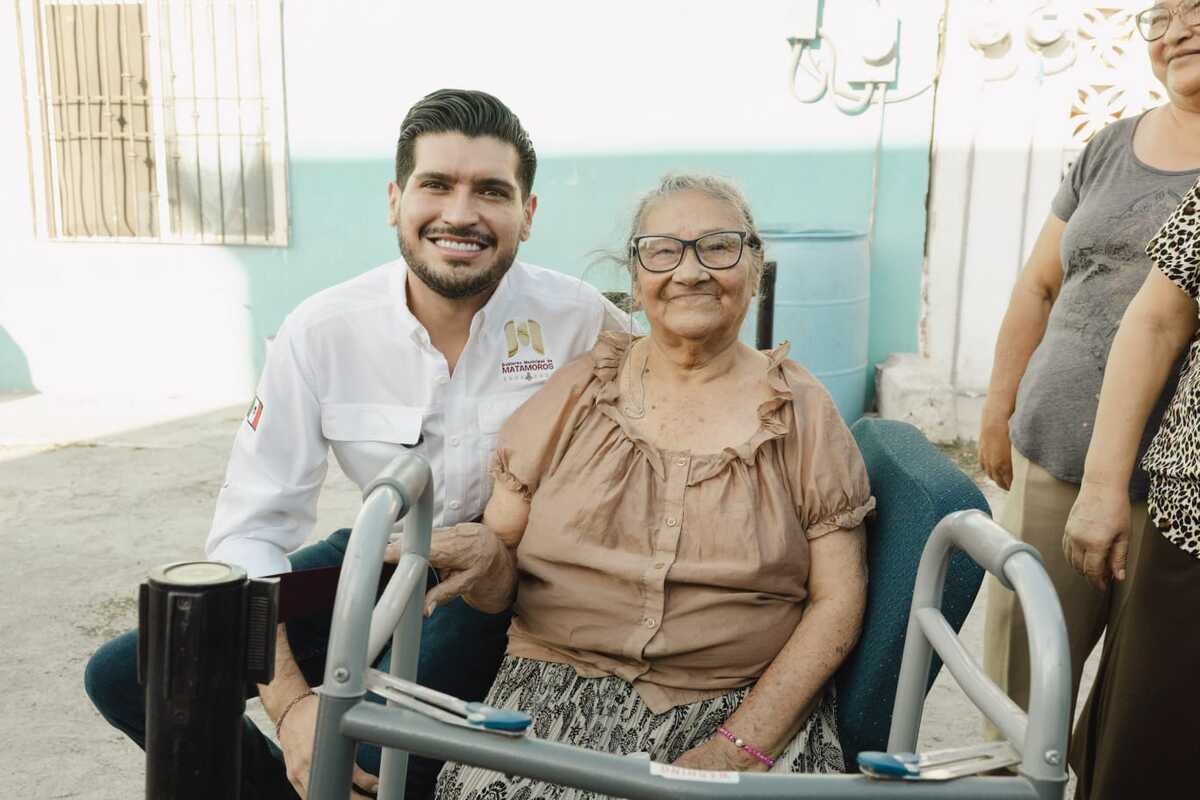 El alcalde Beto Granados dio el banderazo de inicio a la pavimentación de la calle Miguel Alemán, en la colonia Carlos Salinas de Gortari.
