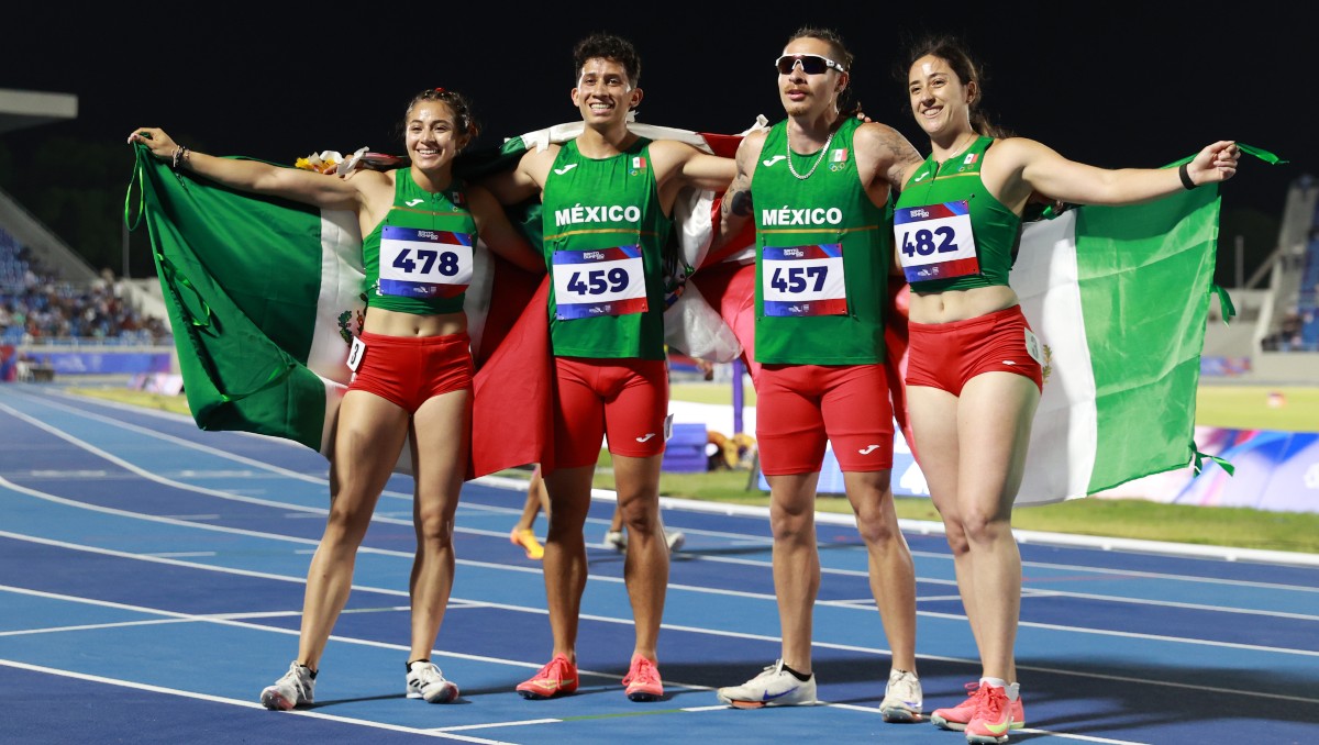 Atletas mexicanos ganan bronce en relevos mixto en Juegos Centroamericanos (EFE)