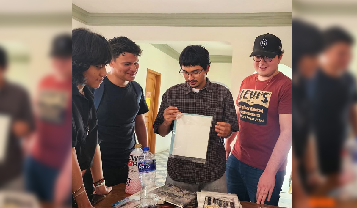 Edisón Adrián Mata Pérez y Cristopher Montelongo Silva, junto a compañeros en el Centro de Artes del Norte. (Cortesía: Cristopher Montelongo)