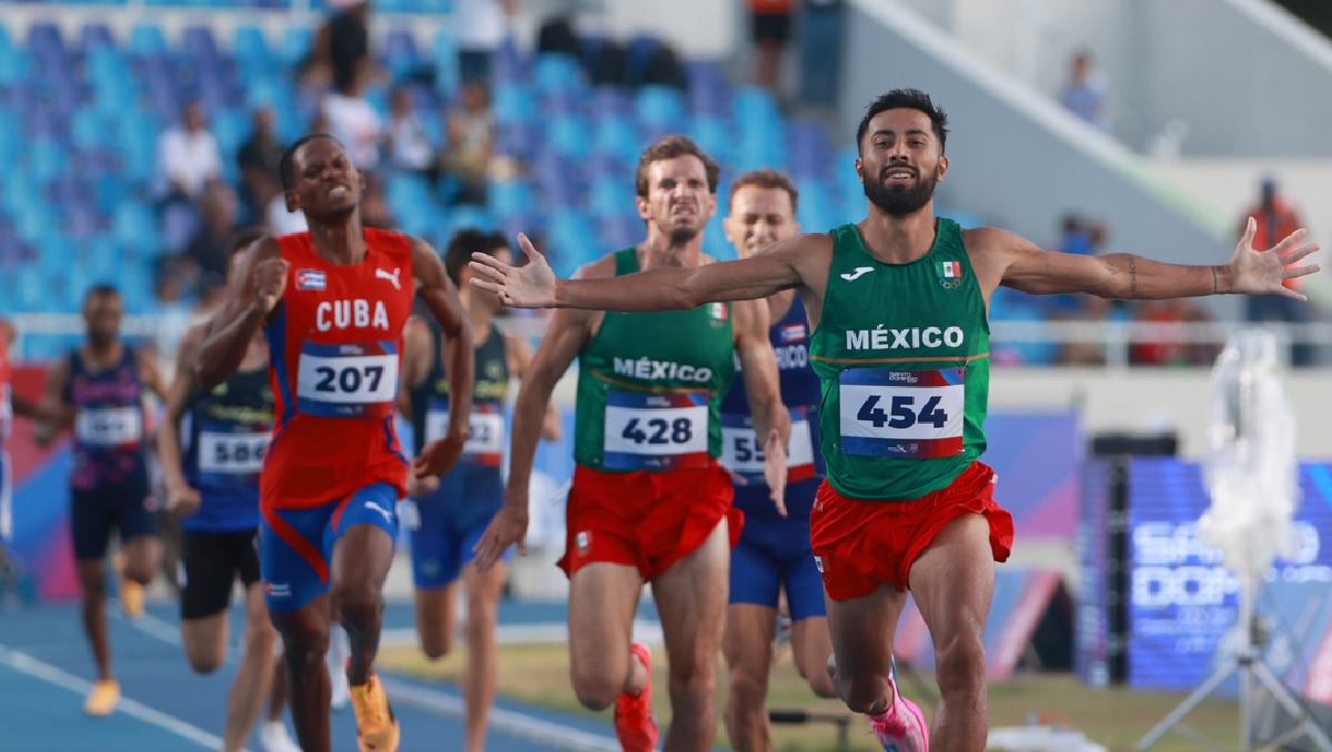 Eduardo Herrera domina la prueba de 1500 metros planos y le da oro a México en los Centroamericanos (EFE)