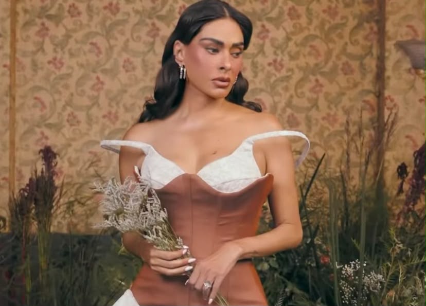 Galilea Montijo SORPRENDE con su look en la gala de LCDLF | VIDEO